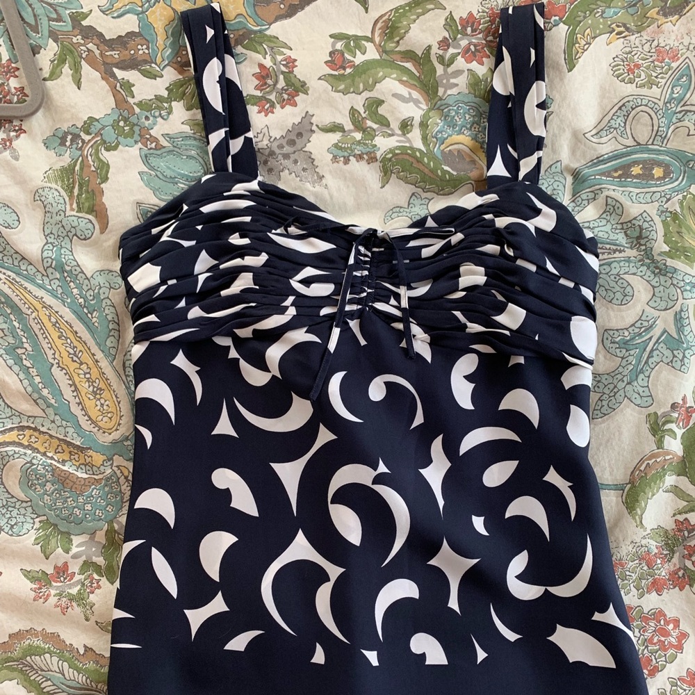 AT 100% silk sleeveless blouse